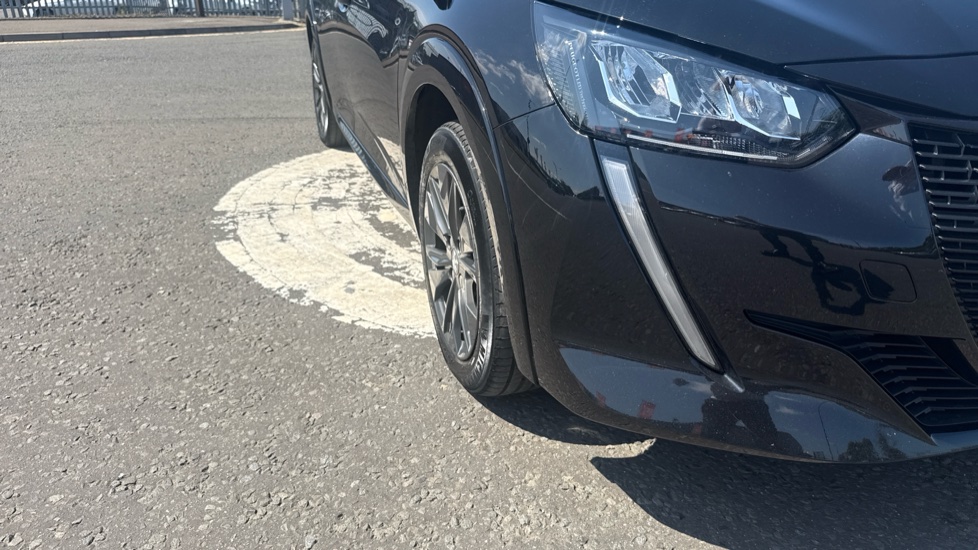 Peugeot 208 100kW Allure Premium 50kWh 5dr Auto Electric Hatchback - Image 31