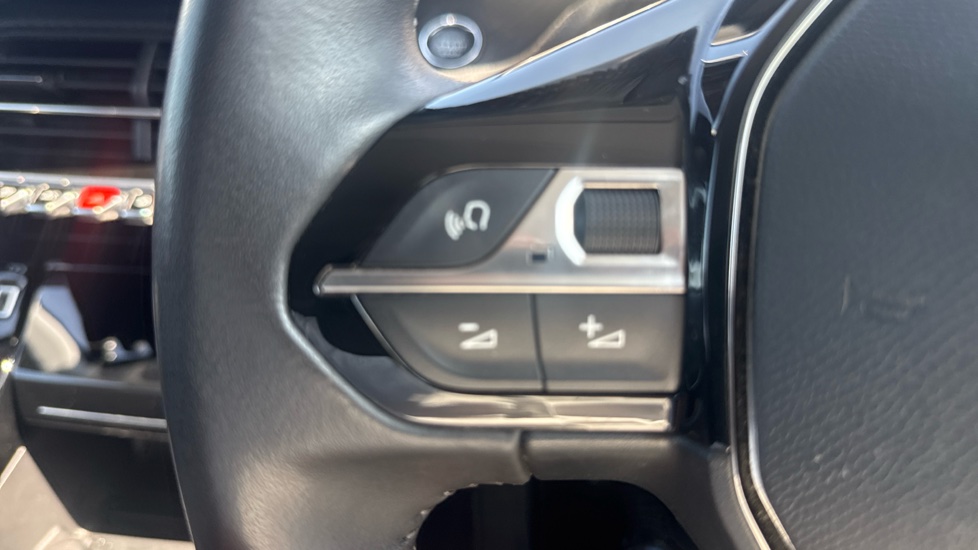 Peugeot 208 100kW Allure Premium 50kWh 5dr Auto Electric Hatchback - Image 36