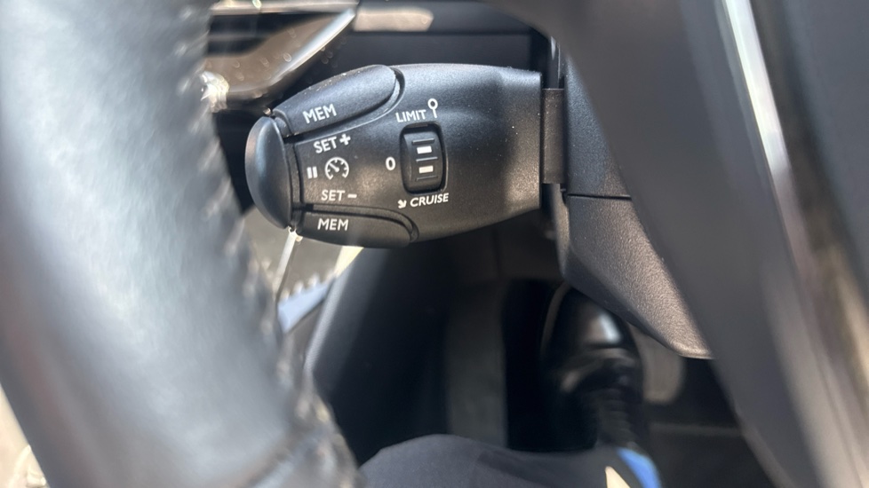 Peugeot 208 100kW Allure Premium 50kWh 5dr Auto Electric Hatchback - Image 37