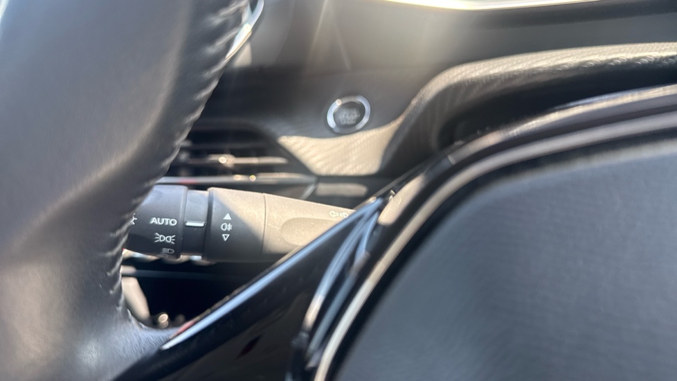 Peugeot 208 100kW Allure Premium 50kWh 5dr Auto Electric Hatchback - Image 38