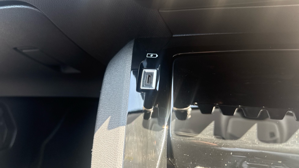 Peugeot 208 100kW Allure Premium 50kWh 5dr Auto Electric Hatchback - Image 41