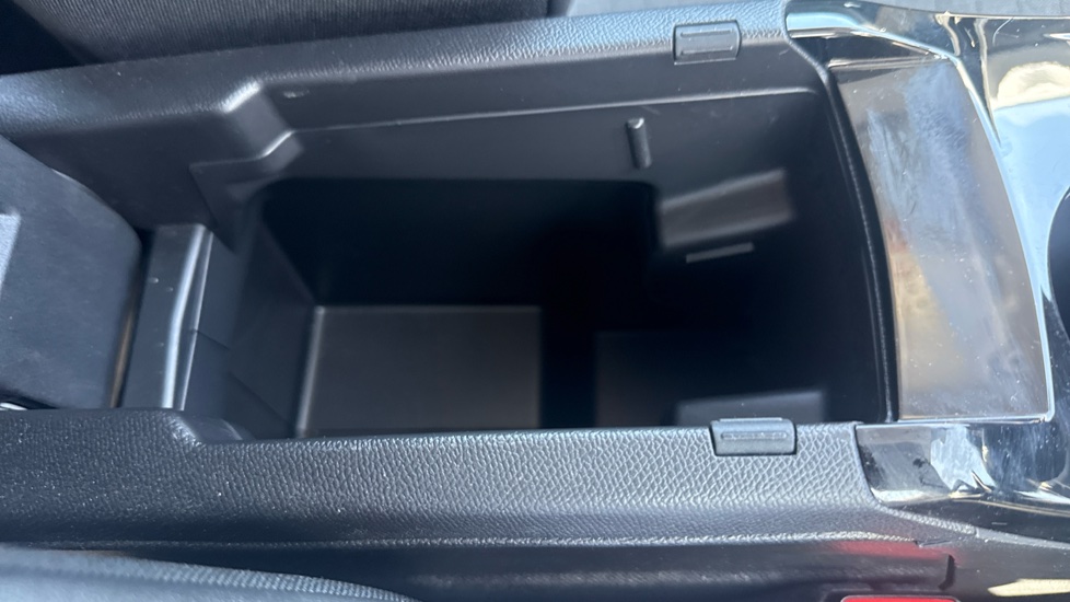 Peugeot 208 100kW Allure Premium 50kWh 5dr Auto Electric Hatchback - Image 47