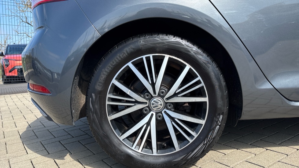 Volkswagen Golf 1.5 TSI EVO SE [Nav] 5dr DSG Petrol Hatchback - Image 7