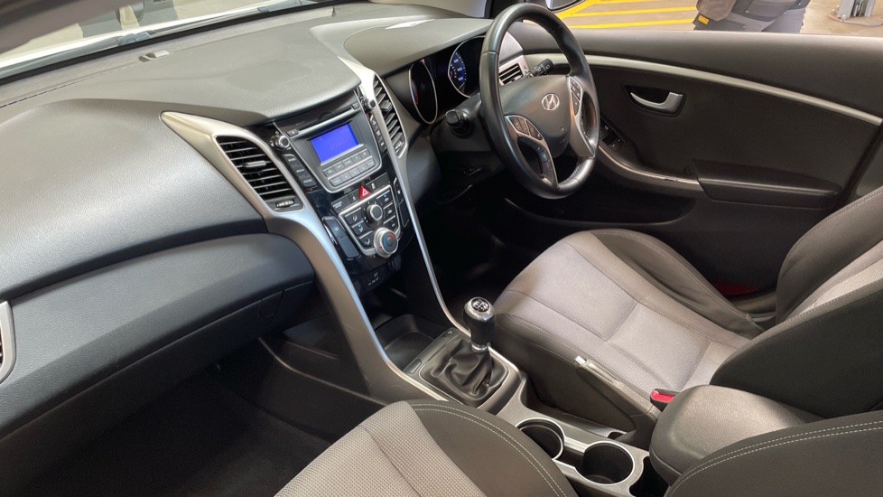 Hyundai i30 1.6 CRDi Blue Drive SE 5dr Diesel Hatchback - Image 9
