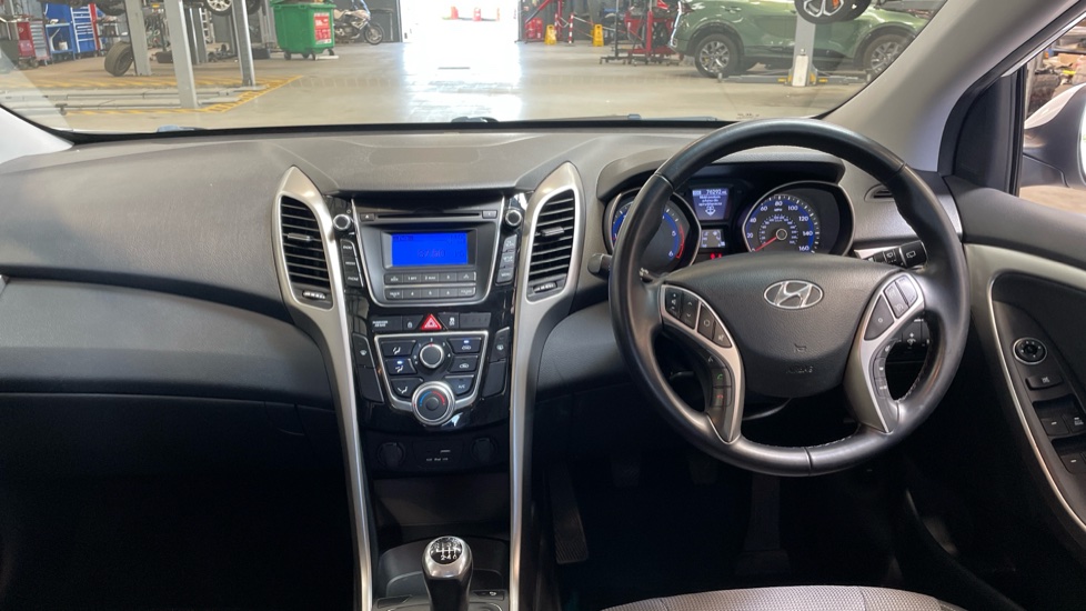 Hyundai i30 1.6 CRDi Blue Drive SE 5dr Diesel Hatchback - Image 10