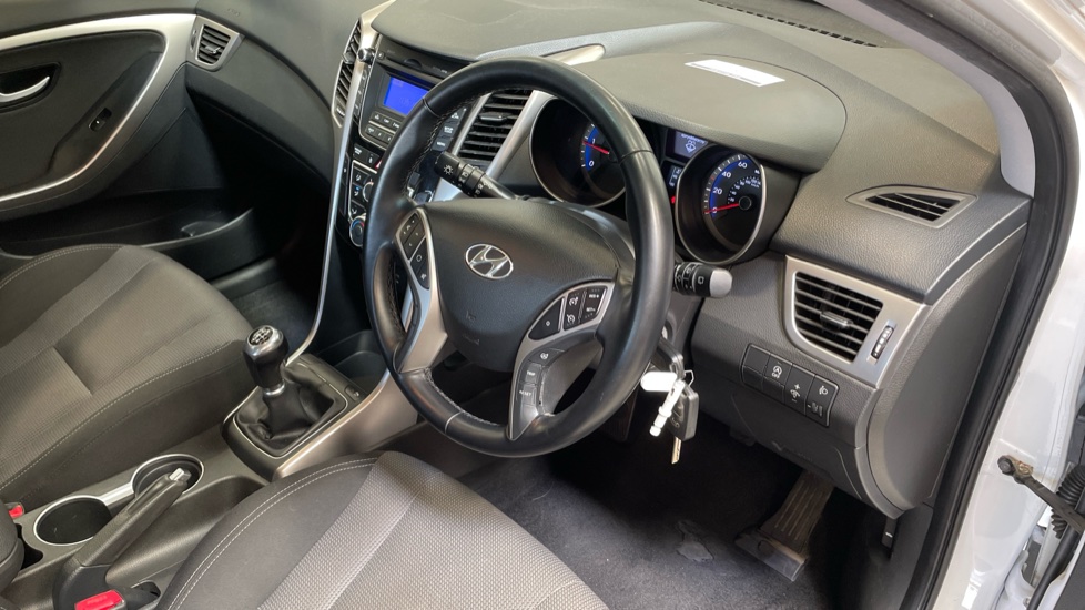 Hyundai i30 1.6 CRDi Blue Drive SE 5dr Diesel Hatchback - Image 11