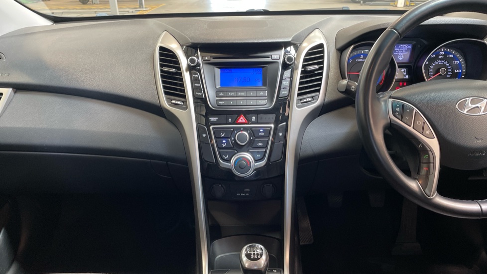Hyundai i30 1.6 CRDi Blue Drive SE 5dr Diesel Hatchback - Image 12