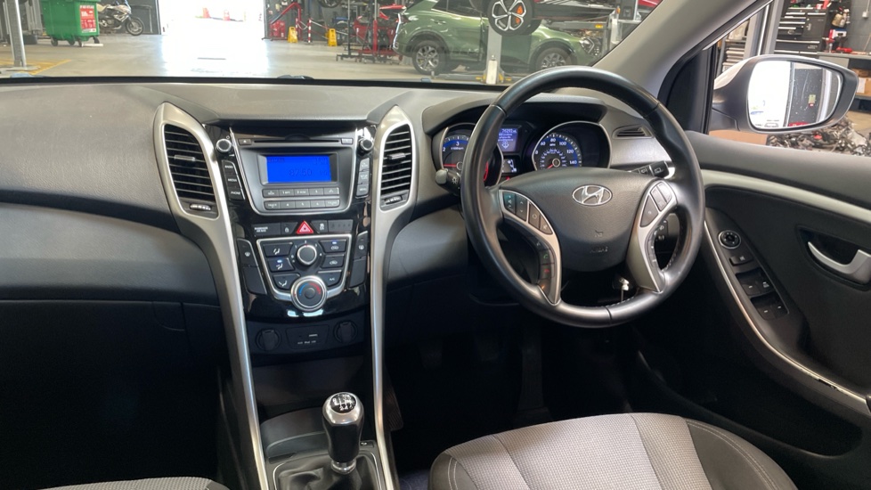 Hyundai i30 1.6 CRDi Blue Drive SE 5dr Diesel Hatchback - Image 14