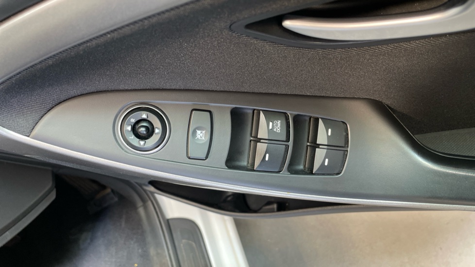 Hyundai i30 1.6 CRDi Blue Drive SE 5dr Diesel Hatchback - Image 22