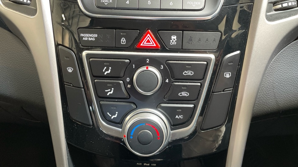 Hyundai i30 1.6 CRDi Blue Drive SE 5dr Diesel Hatchback - Image 31