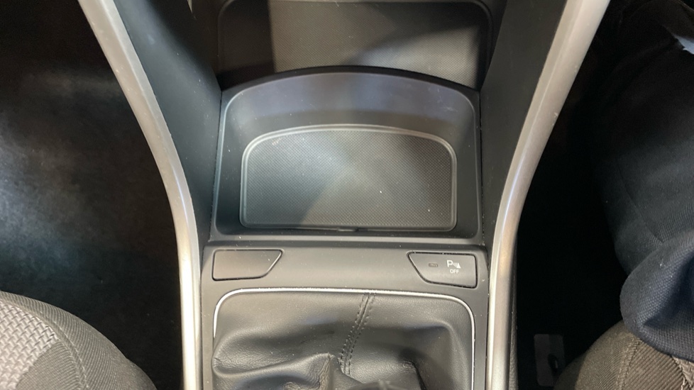 Hyundai i30 1.6 CRDi Blue Drive SE 5dr Diesel Hatchback - Image 32