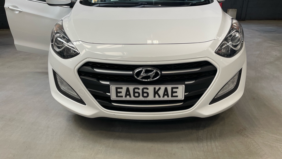 Hyundai i30 1.6 CRDi Blue Drive SE 5dr Diesel Hatchback - Image 46