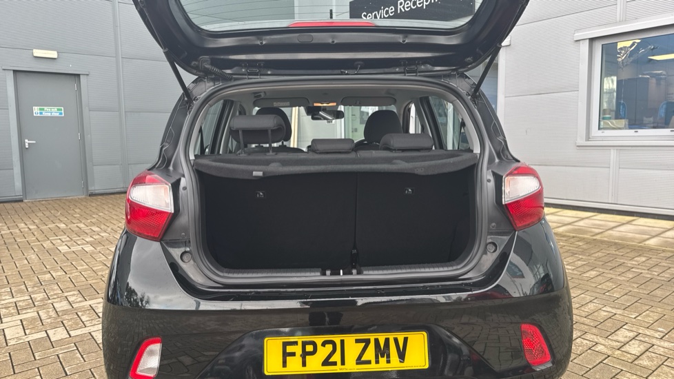 Hyundai i10 1.0 MPi SE Connect 5dr Petrol Hatchback - Image 4