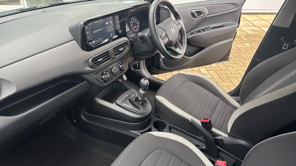 Hyundai i10 1.0 MPi SE Connect 5dr Petrol Hatchback - Image 9