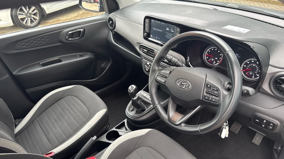 Hyundai i10 1.0 MPi SE Connect 5dr Petrol Hatchback - Image 11