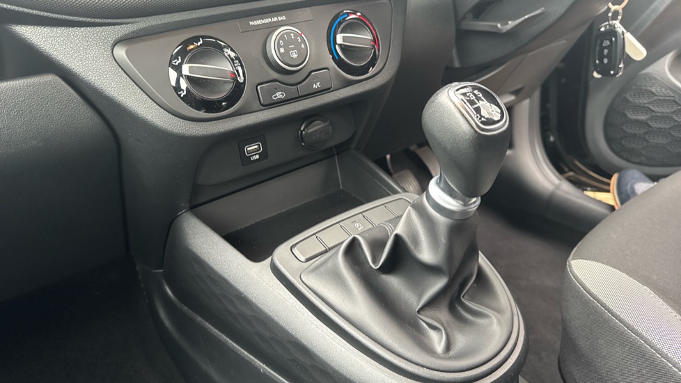 Hyundai i10 1.0 MPi SE Connect 5dr Petrol Hatchback - Image 13
