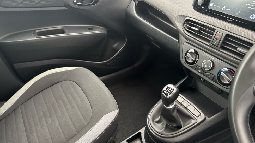 Hyundai i10 1.0 MPi SE Connect 5dr Petrol Hatchback - Image 14