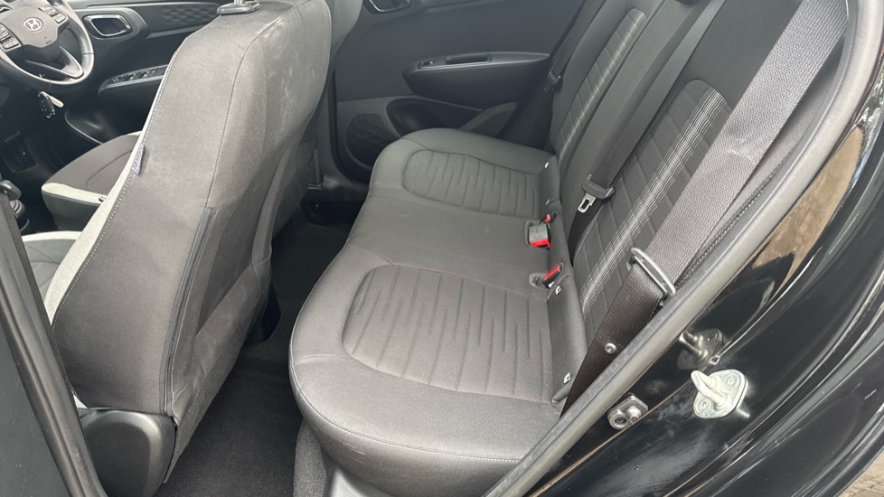 Hyundai i10 1.0 MPi SE Connect 5dr Petrol Hatchback - Image 16