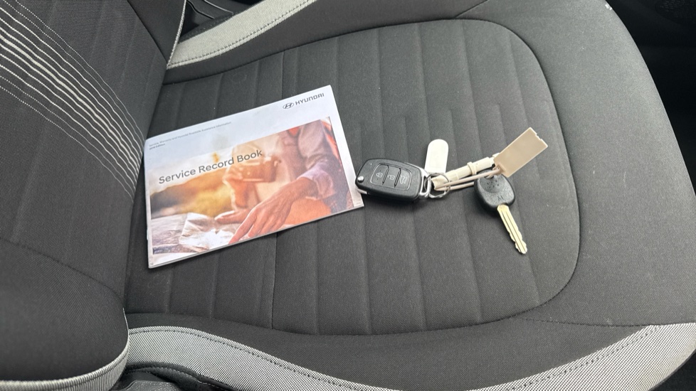 Hyundai i10 1.0 MPi SE Connect 5dr Petrol Hatchback - Image 19