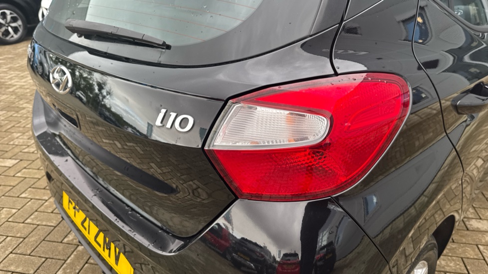 Hyundai i10 1.0 MPi SE Connect 5dr Petrol Hatchback - Image 22