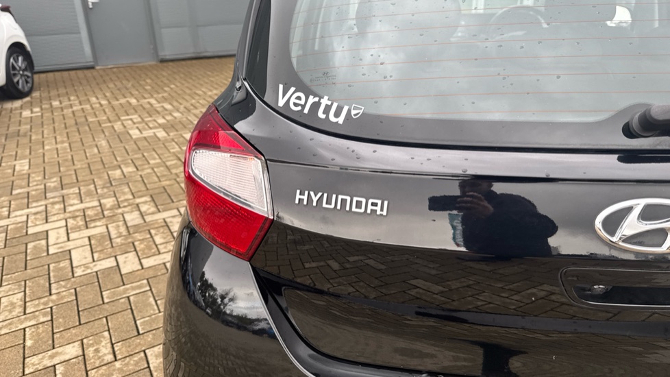 Hyundai i10 1.0 MPi SE Connect 5dr Petrol Hatchback - Image 24