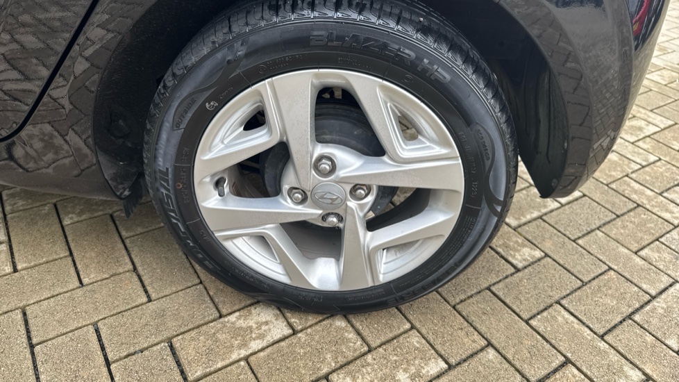 Hyundai i10 1.0 MPi SE Connect 5dr Petrol Hatchback - Image 25