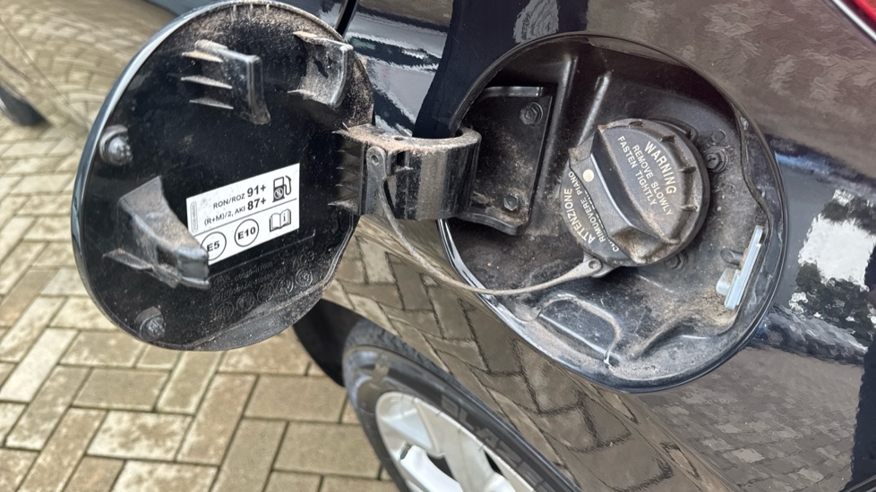 Hyundai i10 1.0 MPi SE Connect 5dr Petrol Hatchback - Image 31