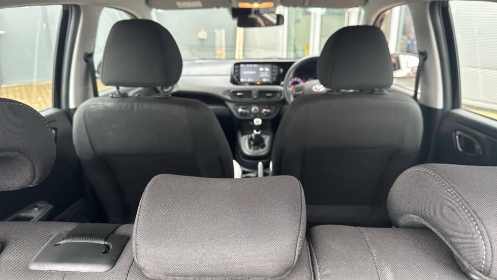 Hyundai i10 1.0 MPi SE Connect 5dr Petrol Hatchback - Image 33