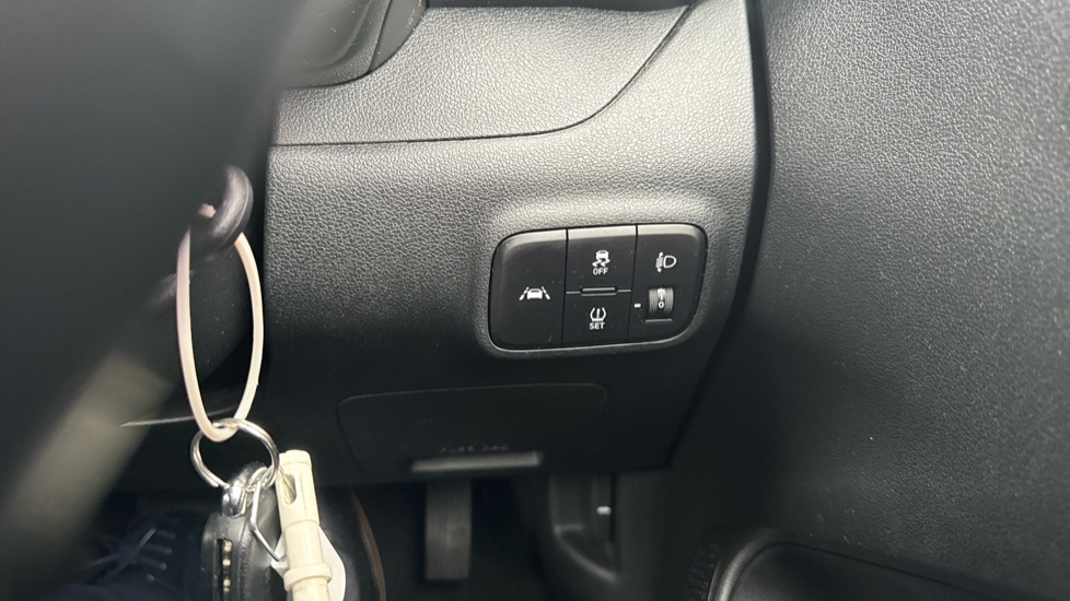 Hyundai i10 1.0 MPi SE Connect 5dr Petrol Hatchback - Image 37