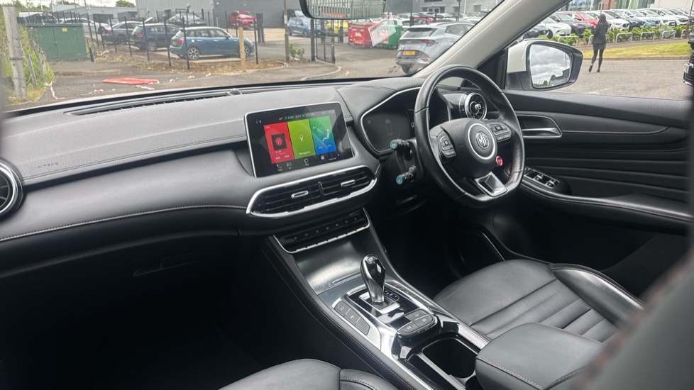 MG HS 1.5 T-GDI Exclusive 5dr DCT Petrol Hatchback - Image 9