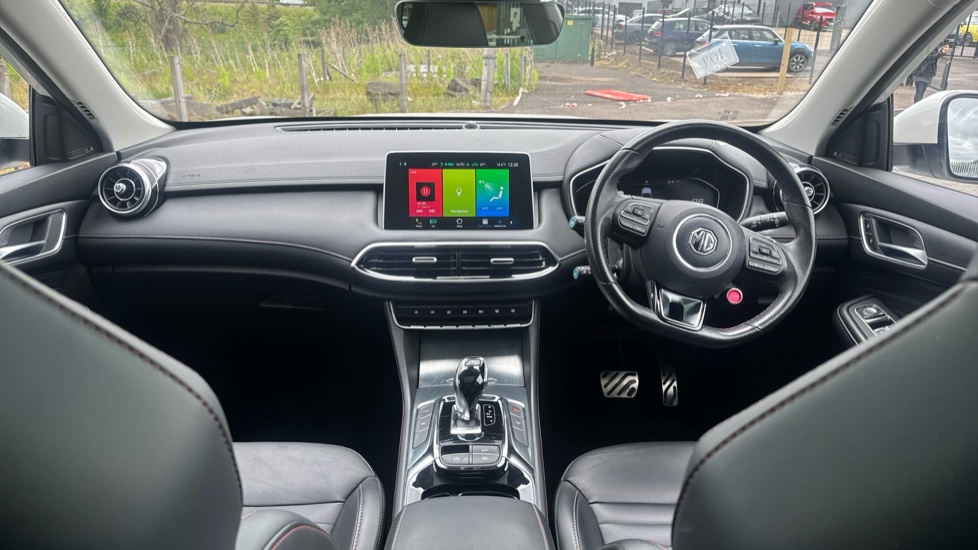 MG HS 1.5 T-GDI Exclusive 5dr DCT Petrol Hatchback - Image 10