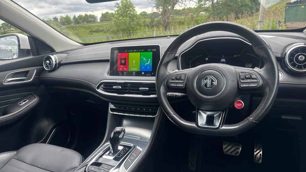 MG HS 1.5 T-GDI Exclusive 5dr DCT Petrol Hatchback - Image 11