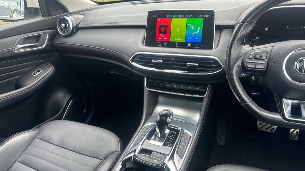 MG HS 1.5 T-GDI Exclusive 5dr DCT Petrol Hatchback - Image 14