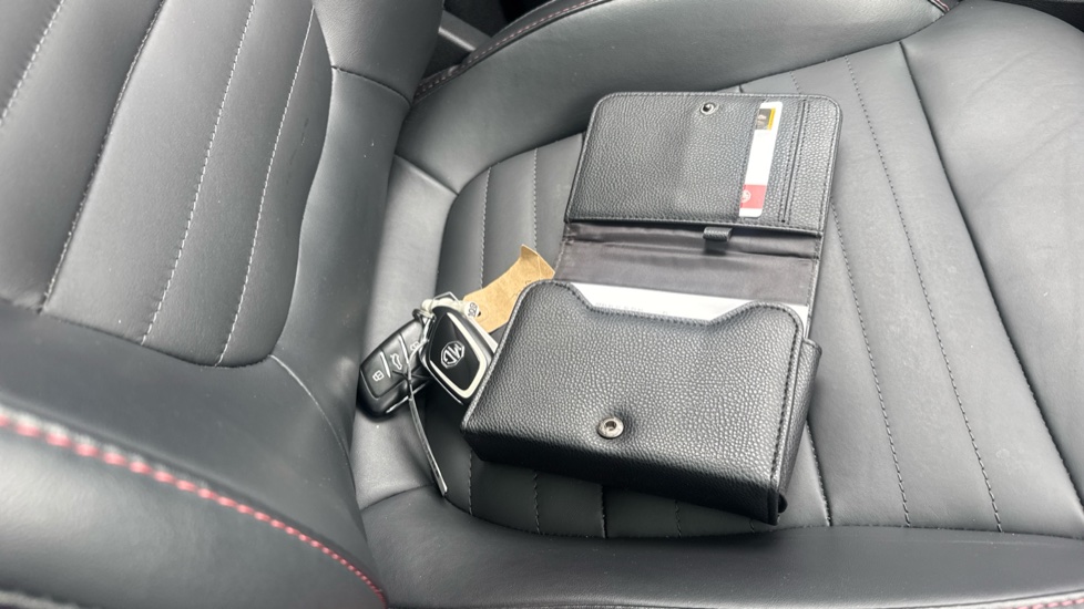 MG HS 1.5 T-GDI Exclusive 5dr DCT Petrol Hatchback - Image 19