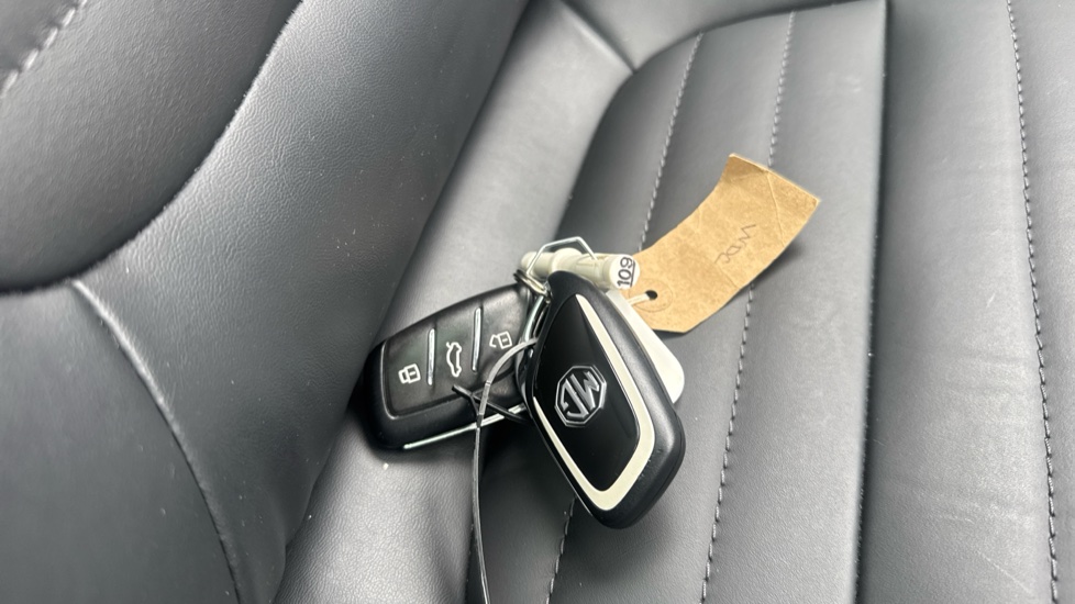 MG HS 1.5 T-GDI Exclusive 5dr DCT Petrol Hatchback - Image 20