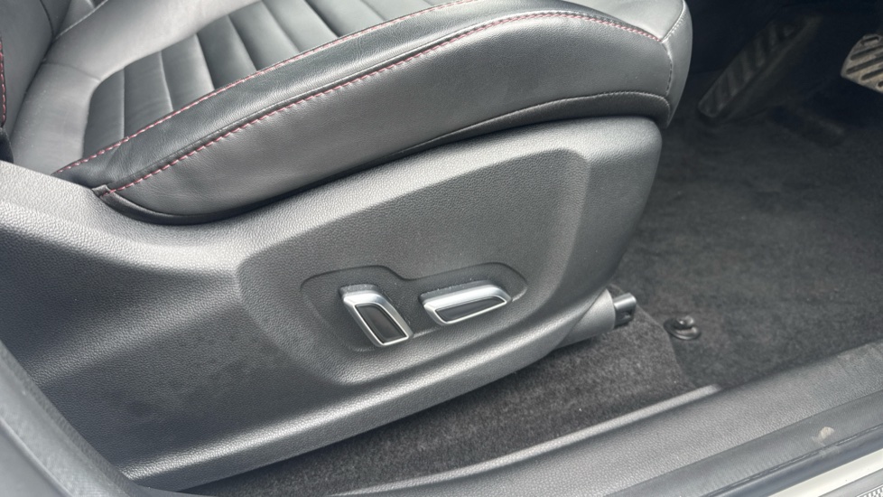 MG HS 1.5 T-GDI Exclusive 5dr DCT Petrol Hatchback - Image 23