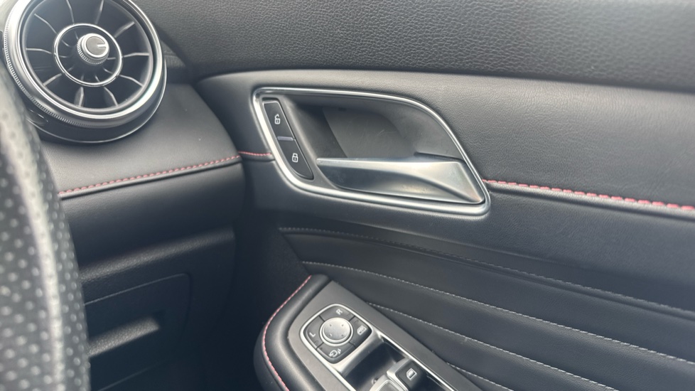MG HS 1.5 T-GDI Exclusive 5dr DCT Petrol Hatchback - Image 40