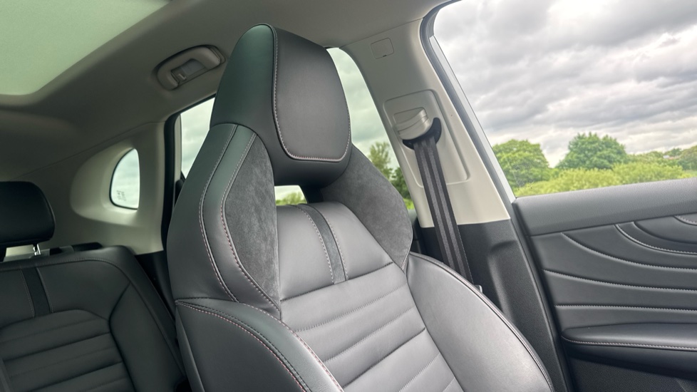 MG HS 1.5 T-GDI Exclusive 5dr DCT Petrol Hatchback - Image 46