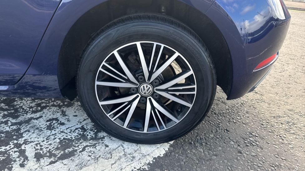 Volkswagen Golf 1.0 TSI 110 SE [Nav] 5dr Petrol Hatchback - Image 22
