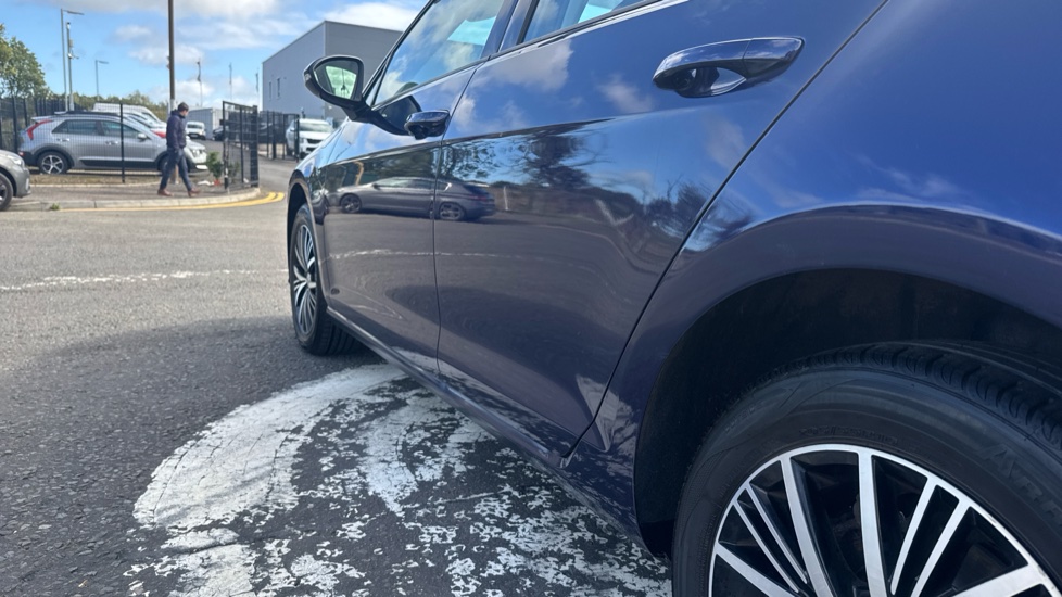 Volkswagen Golf 1.0 TSI 110 SE [Nav] 5dr Petrol Hatchback - Image 30