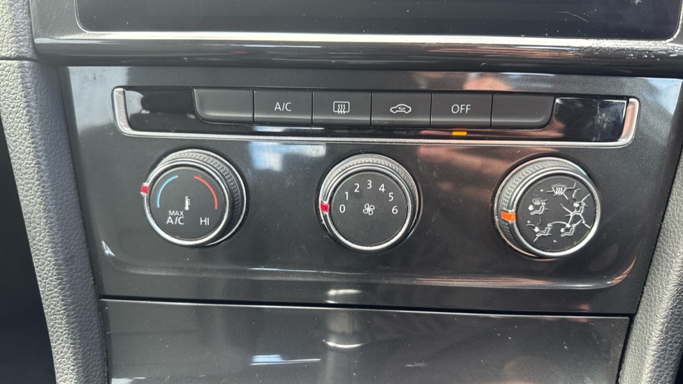 Volkswagen Golf 1.0 TSI 110 SE [Nav] 5dr Petrol Hatchback - Image 41