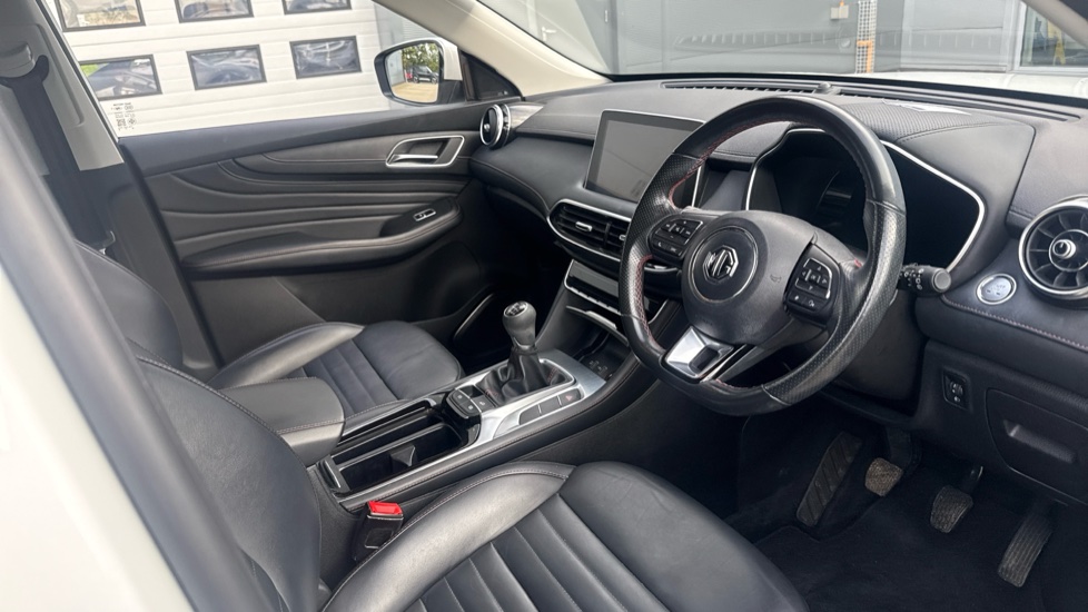 MG HS 1.5 T-GDI Trophy 5dr Petrol Hatchback - Image 11