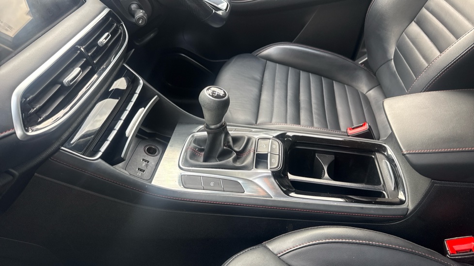 MG HS 1.5 T-GDI Trophy 5dr Petrol Hatchback - Image 13