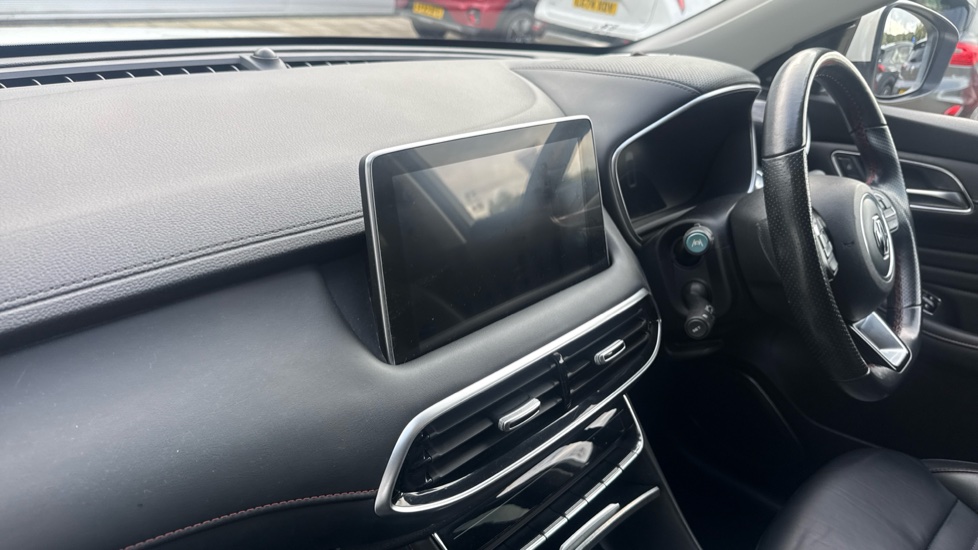 MG HS 1.5 T-GDI Trophy 5dr Petrol Hatchback - Image 14