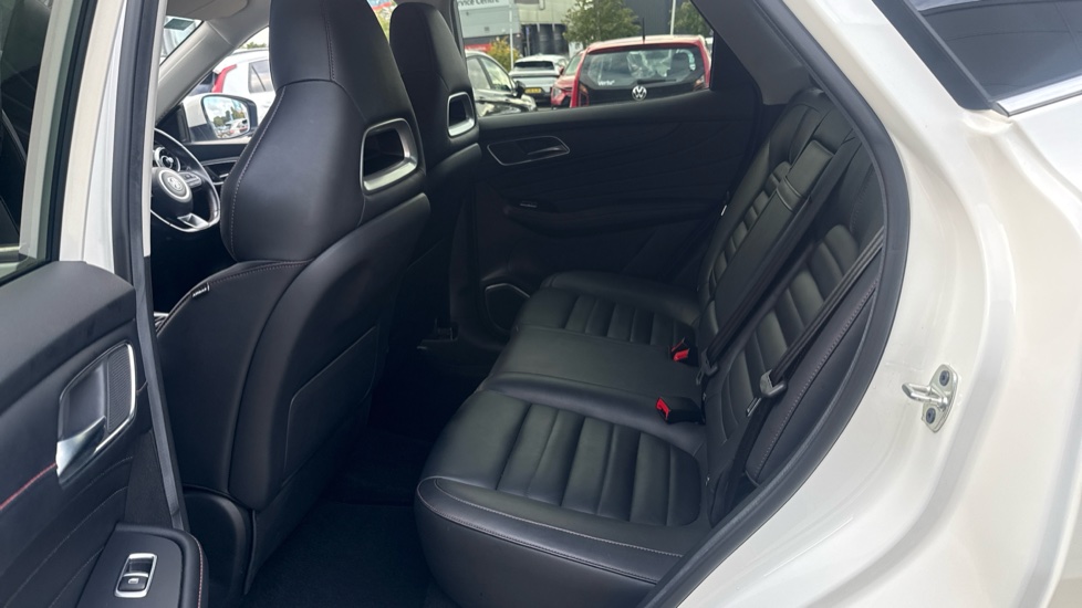 MG HS 1.5 T-GDI Trophy 5dr Petrol Hatchback - Image 16