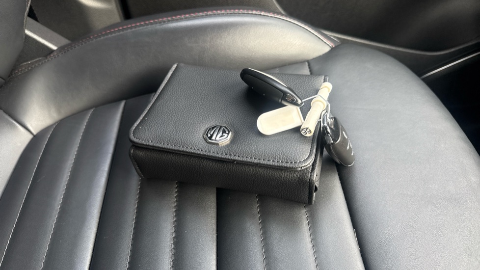 MG HS 1.5 T-GDI Trophy 5dr Petrol Hatchback - Image 19