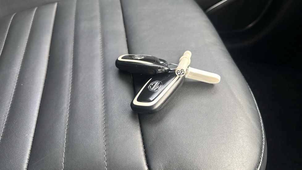 MG HS 1.5 T-GDI Trophy 5dr Petrol Hatchback - Image 20