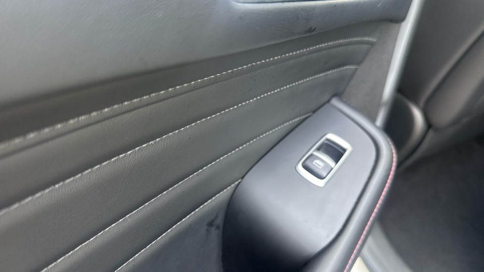 MG HS 1.5 T-GDI Trophy 5dr Petrol Hatchback - Image 30