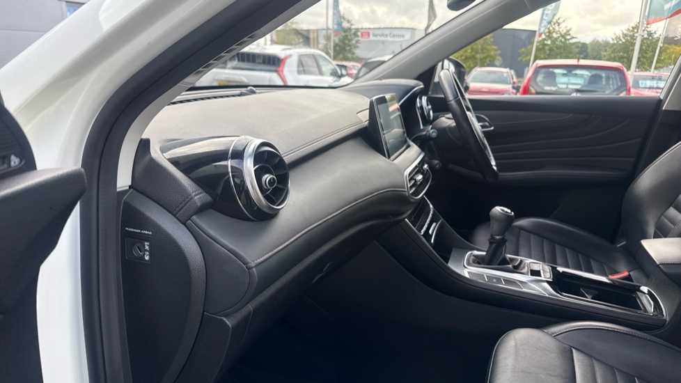 MG HS 1.5 T-GDI Trophy 5dr Petrol Hatchback - Image 34