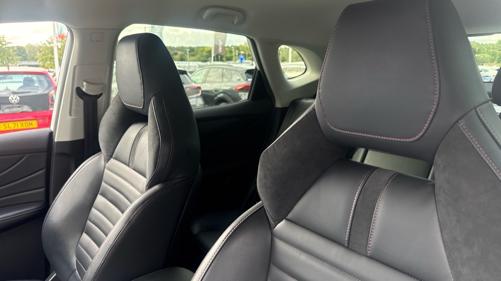 MG HS 1.5 T-GDI Trophy 5dr Petrol Hatchback - Image 35